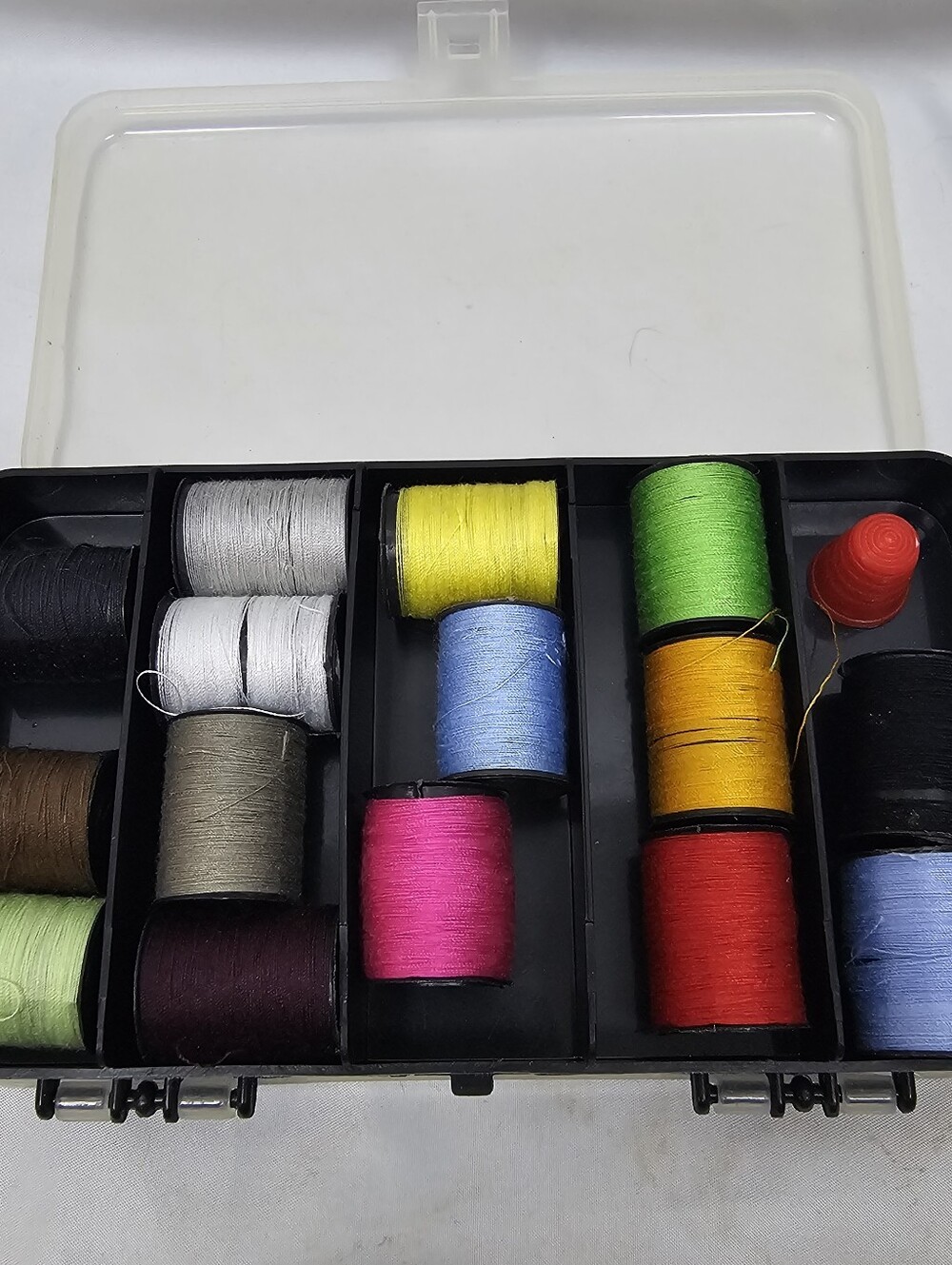 Unbranded 15 Spool Portable Sewing Kit Area For Pins, Needles, Seam Ripper